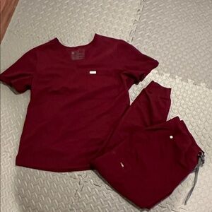 Figs Women's Catarina one pocket top and Zamora scrubs Both size XL